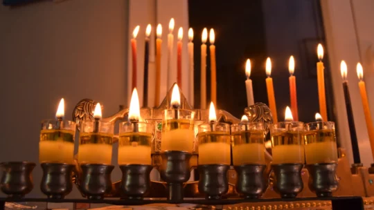 Chanukkah: la festa delle luci, della conoscenza, della liberazione dal male